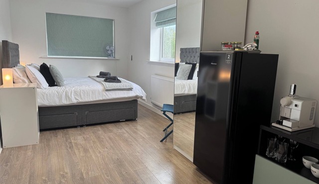 Delightful Self Contained Garden View Retreat