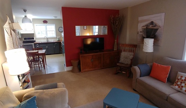 Delightful self contained cottage in the Charming Village of Chester by the sea