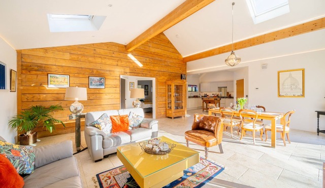 Delightful, single-storey property which provides tasteful accommodation