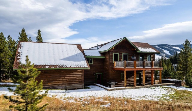 Delightful Ski-in/Ski-out Home with Hot Tub and WIFI!