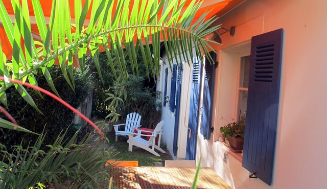 Delightful small house in a quiet neighbourhood close to the beach and the golf