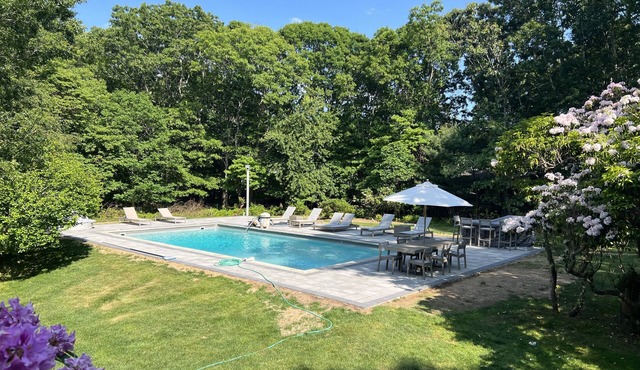 Delightful Southampton Retreat with Heated Pool & Jacuzzi, Near Beach & Shopping