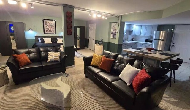 Delightful, Spacious Studio Apartment in Treasure Island, Florida