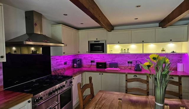 Delightful Space-view Farmhouse Astronauts Lodge