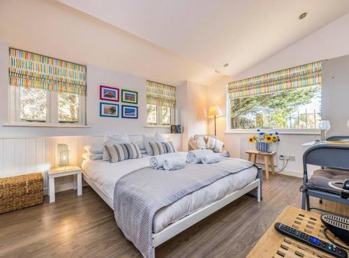 Delightful Studio in West Ashling - Pass the Keys