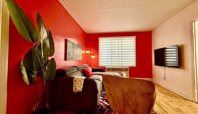 Delightful Style & Comfort in Montreal! Sleeps 4!