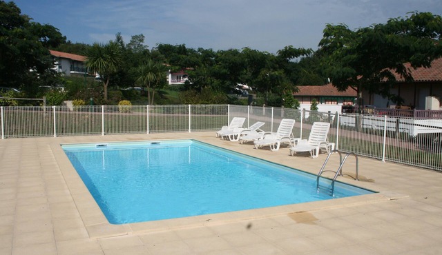 Delightful T2 south terrace, res standing, swimming pool, wifi