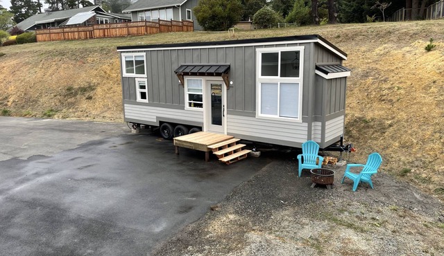 Delightful Tiny Home w/indoor Fire Place