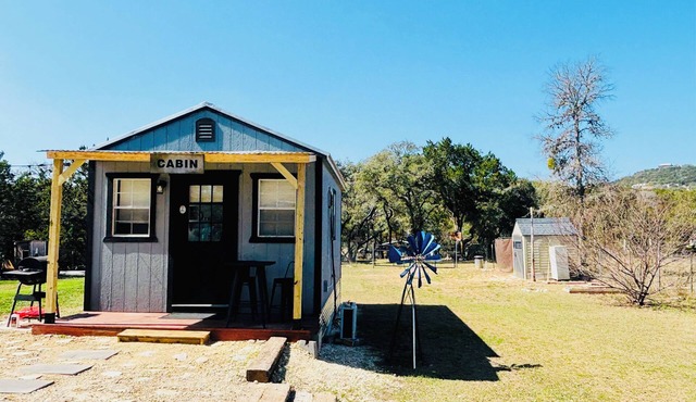 Delightful Tiny House - Our little piece of paradise in Lakehills Tx.