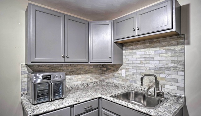 Delightful Tipp City Unit w/Covered Patio!