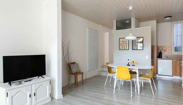 Delightful two-bedroom Apartment in a Picturesque Area (ROSE)