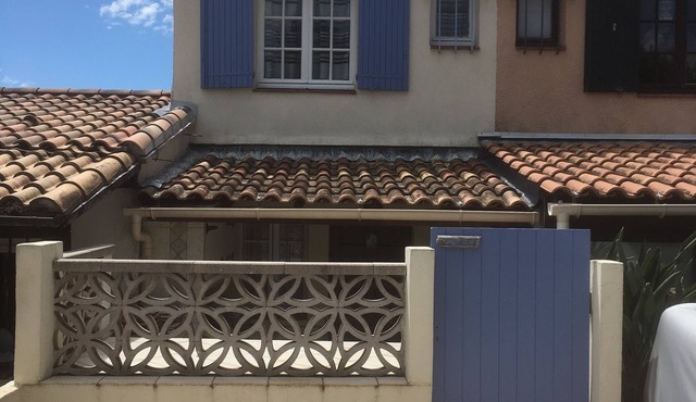 DELIGHTFUL TYPICAL PROVENCAL COTTAGE WITH LARGE SHARED POOL 12KM ST TROPEZ