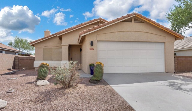 Delightful Vacation Home - Trails, Golf & Dining!