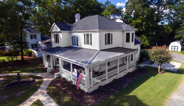 Delightful Victorian home with 6 bedrooms in downtown Fort Mill