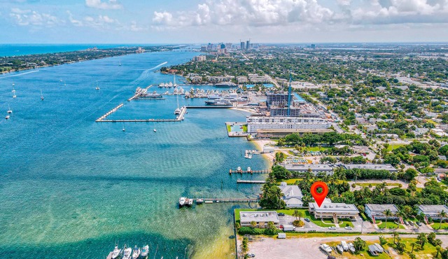 Delightful Waterfront Retreat W/ Spacious Layout, Free WiFi, & Central Location