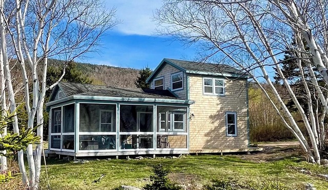 Delightful Waterfront Cottage