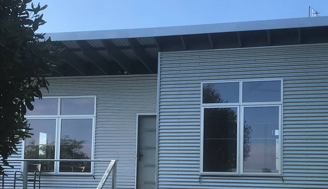 Delightful, well-equipped guest house in peaceful garden setting.