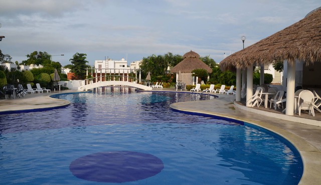 DELIGHTFUL WORKCATION JUST 5 MIN FROM THE BEACH IN GATED COMMUNITY