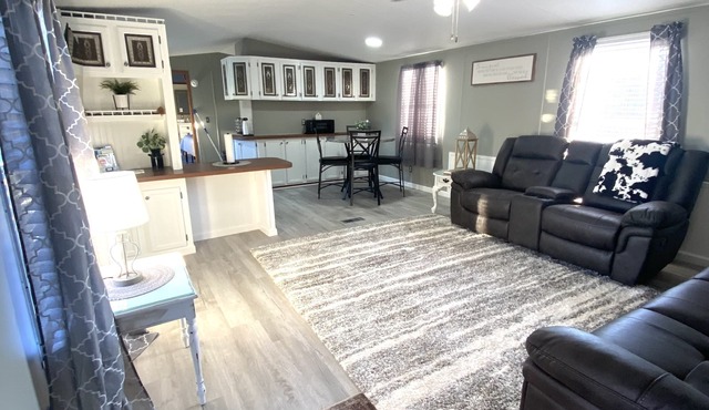 Della’s Delight- Sleeps 4
