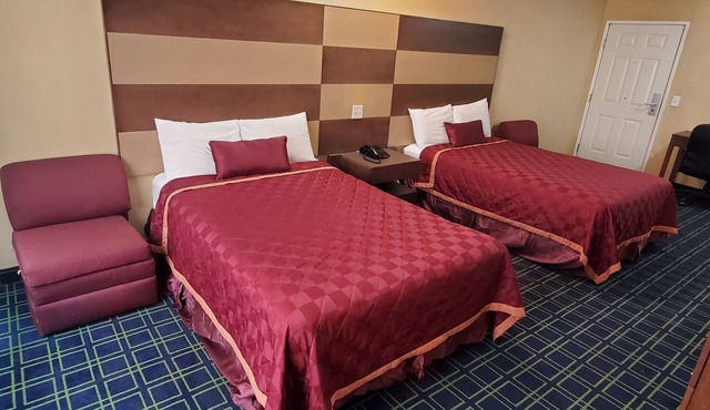 Delmonico Inn & Suites