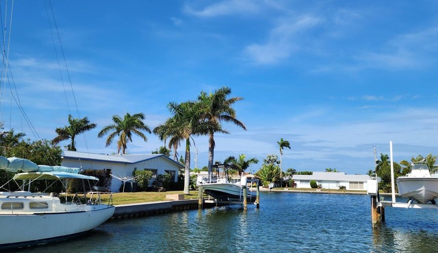 Delphina: 2 Bed 2 Bath Water Front Villa Anna Maria Sleeps 6