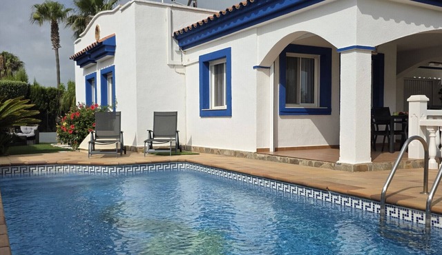 "Delphine"@MARISOL: 100m to the beach, private pool, A/C, WiFi, dog beach