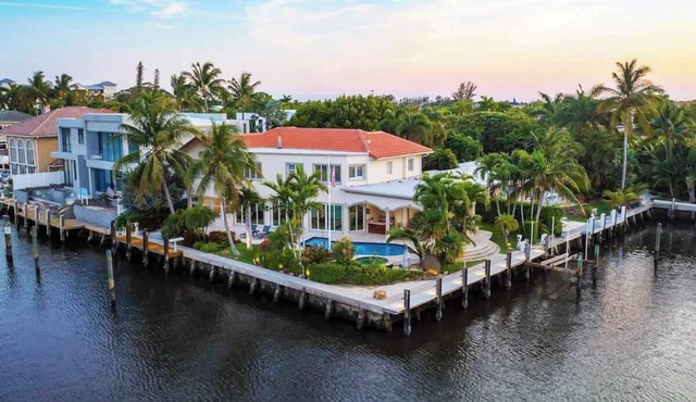 Delray Beach Intracoastal Elegance Waterfront pool