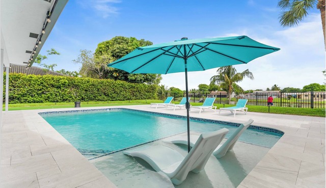 Delray Beach Pool/Spa/Putting Green. Minutes to Beach and Atlantic Ave.