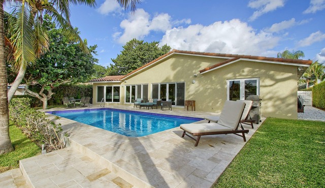 Delray Beach - Waterfront Style - Close to Beach, Shopping, Dining, Atlantic Ave