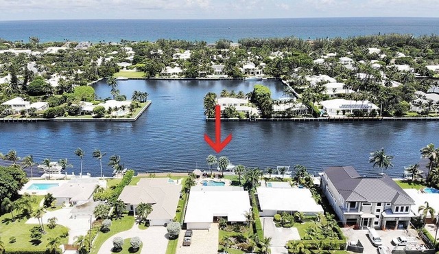 Delray INTRACOASTAL WATERFRONT 3BR, 2.5 baths with SPA AND POOL