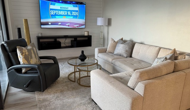 Delray Racquet Club, Modern Updated Condo! 2-Bedroom, 2 Bath 2 miles to beach