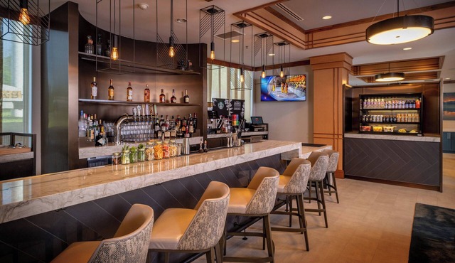 Delta Hotels by Marriott Huntington Mall