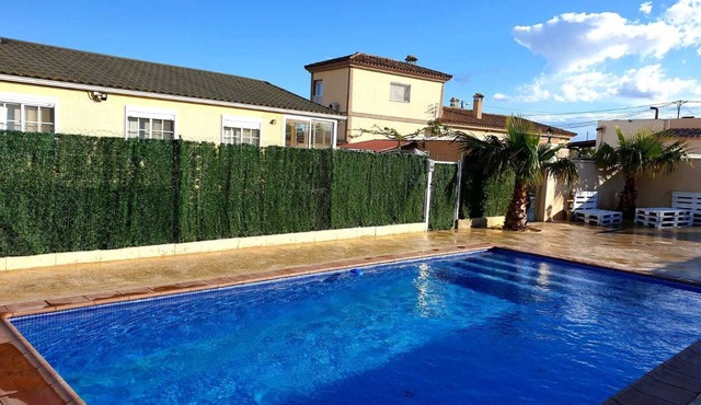 DELTA HOUSE 13 PEOPLE I POOL