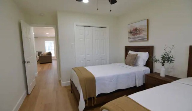 DELUX WATER DISTRICT DUPLEX minutes away from NASA,Kemah boardwalk,fishing areas
