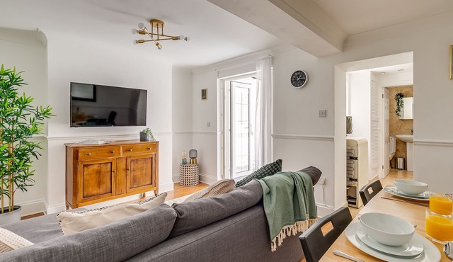 Deluxe 1 Bed Apartment in East London