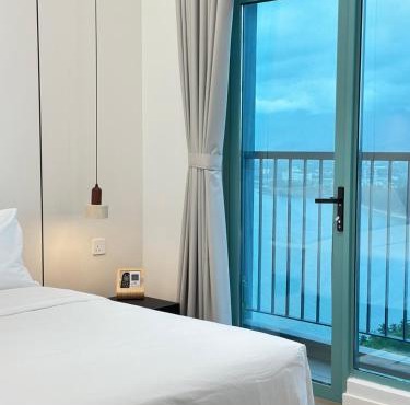 Deluxe 1BR Seaview and Mountain View with balcony