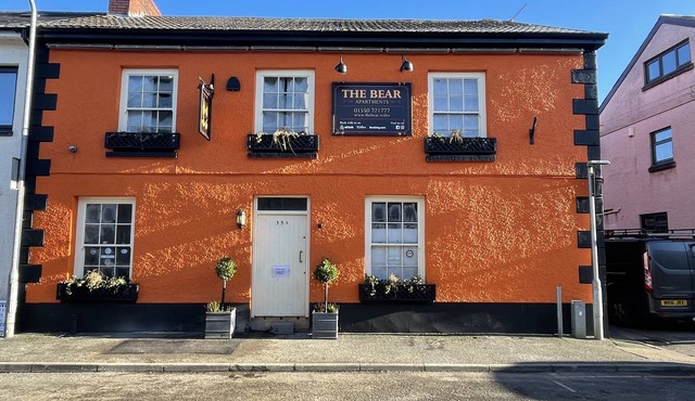 Deluxe, 2 Bed Apartment in the centre of Llandovery