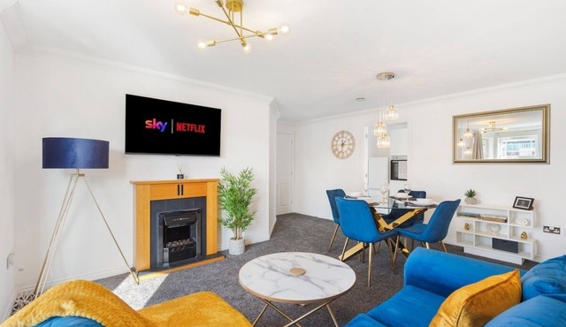 Deluxe 2 Bed Windsor Apartment w/Free Parking