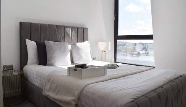 Deluxe 2 bedroom with balcony in Romford