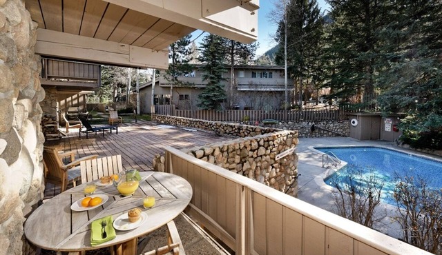 Deluxe 2 Bedroom Apartments at Resort with Outdoor Pool & Hot Tub