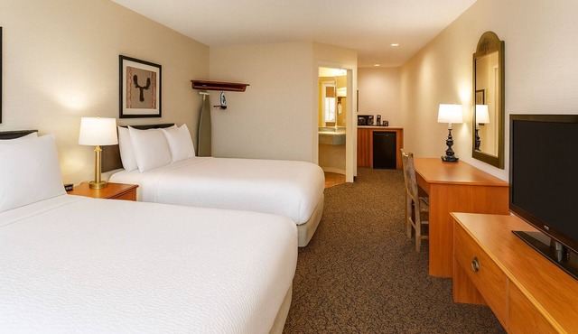 Deluxe 2 Double Beds in Stoney Creek Peoria! Free Breakfast Stay by the I-74