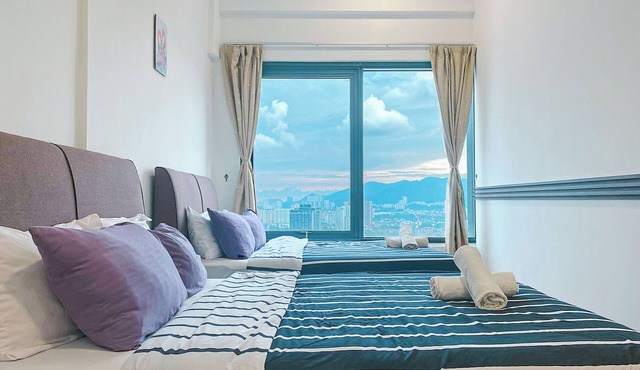 Deluxe 2B2B City View Condominium at Tropicana 218 Macalister