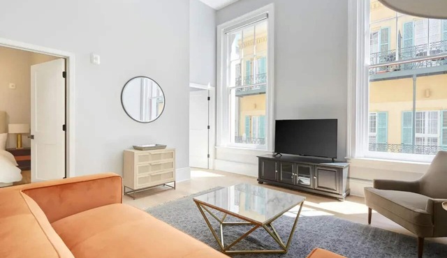 Deluxe 2BDR Suite | French Quarter | The Harlequin