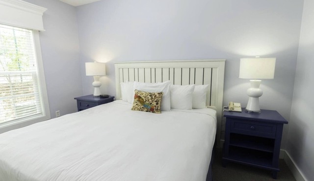 Deluxe 2BR Cottage w/Whirlpool Tub + Deck Near Williamsburg Hotspots