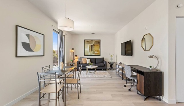 Deluxe 2BR ! Free Parking ! 30 min to NYC !