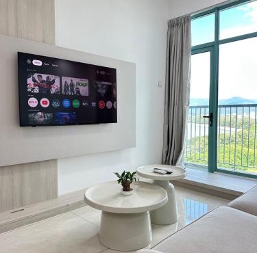 Deluxe 2BR Seaview and Mountain View with balcony