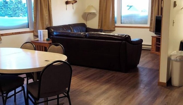 Deluxe 3 Bedroom Condo Ground Level 2 Bathroom