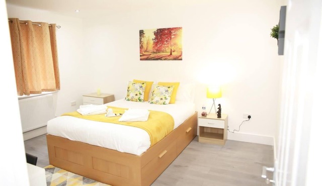 Deluxe 4-Bed House Close2 Wembley Stadium