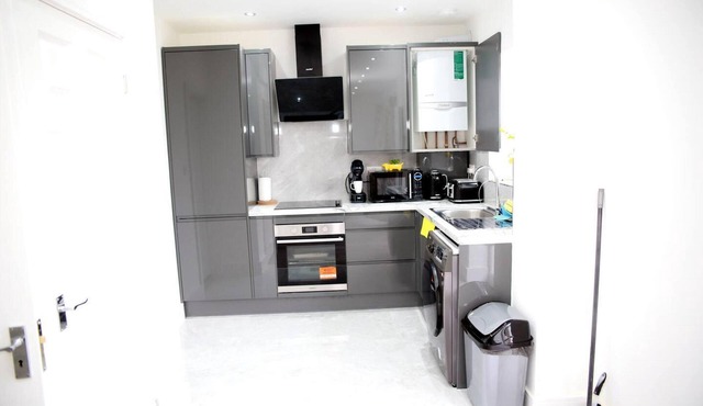 Deluxe 4-bed House Close2 Wembley Stadium