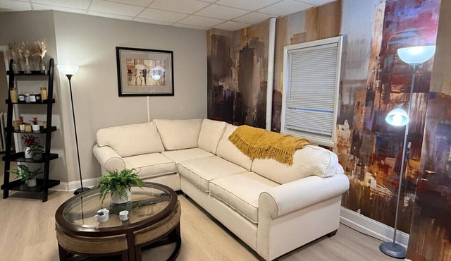 Deluxe 4BR Duplex | Sleeps 16+ | Near NYC